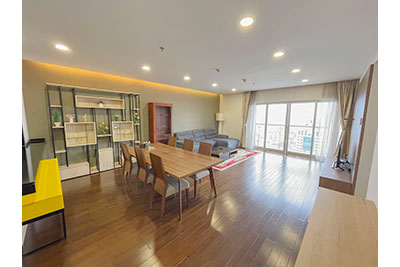 Cho thuê căn hộ rộng 170m2, 4 phòng ngủ, view thành phố Hà Nội tại tòa nhà Lancaster 