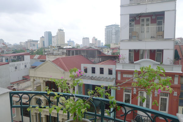 2 bedroom, airy apartment for rent at Ba Dinh district, Hanoi