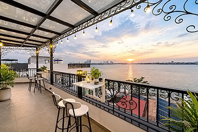 2-Bedroom 120m² Lake-View Apartment for Rent on Nguyen Dinh Thi, Tay Ho