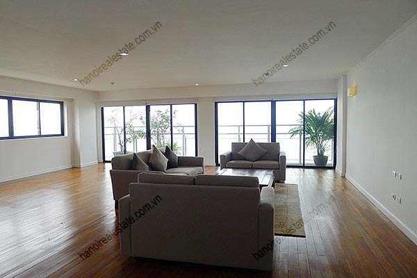 4 Bedroom Luxury & Spacious, Lake Vview Serviced Apartment in Hanoi 1