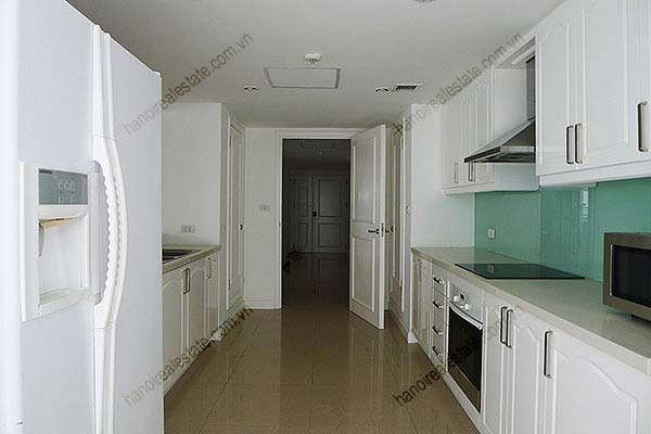 4 Bedroom Luxury & Spacious, Lake Vview Serviced Apartment in Hanoi 13