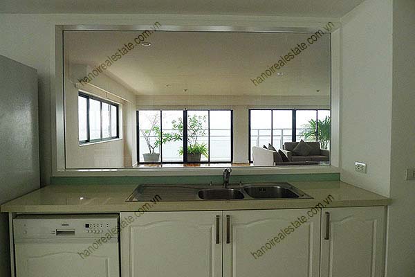 4 Bedroom Luxury & Spacious, Lake Vview Serviced Apartment in Hanoi 15