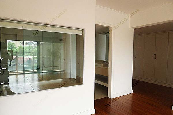 4 Bedroom Luxury & Spacious, Lake Vview Serviced Apartment in Hanoi 22