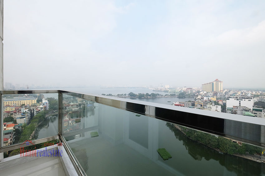 Awesome lake view 01-bedroom apartment in Skyline Tower to rent 7