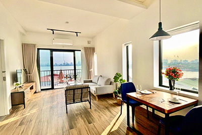 Beautiful 1 bedroom apartment on Tu Hoa street, lake view