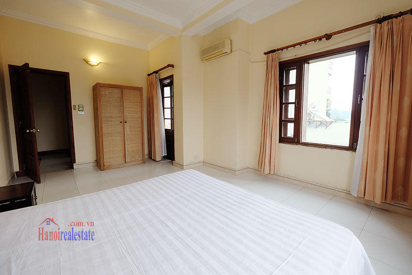 Beautiful 4 bedroom house with topfloor jacuzzi in Xom Chua 10