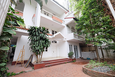 Beautiful 3 bedroom house with garden in Dang Thai Mai