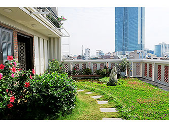 Ban công đẹp, sân thượng lớn - căn hộ hiện đại cho thuê tại Ba Đình, Hà Nội