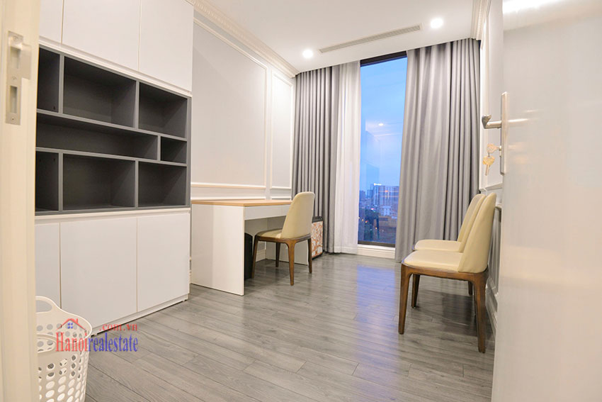 Beautiful, high floor apartment with 4 bedrooms at M2 building Vinhomes Metropolis 18