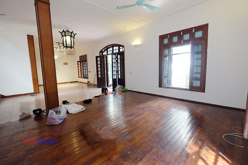 Beautiful house with front courtyard & big terrace in Tay Ho 4