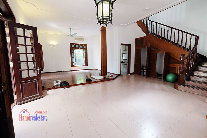 Beautiful house with front courtyard & big terrace in Tay Ho 7