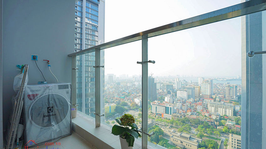 Beautiful modern 27th floor apartment in M2 tower Vinhomes Metropolis Hanoi 3