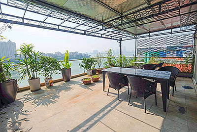 Beautiful Top floor 3-bedroom apartment with spacious terrace on Quang An 