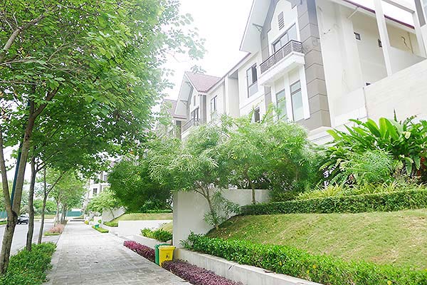 Brand-new, unfurnished 05+1 BRs house to lease at Q block Ciputra, bright and airy. 5
