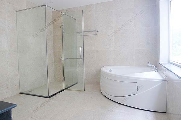 Brand-new, unfurnished 05+1 BRs house to lease at Q block Ciputra, bright and airy. 19