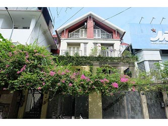 Ba Dinh: Bright, airy, beautiful furnished house in Thuy Khue Street