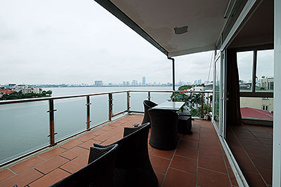 Căn hộ studio phố Quảng An, ban công rộng view hồ Tây