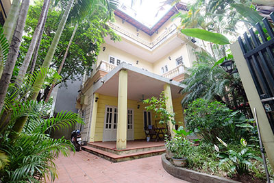 Charming 04-bedroom house with large garden in Tay Ho to rent