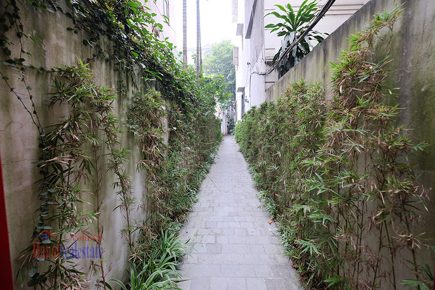 Charming 3 bedroom house with surrounding courtyard on Xuan Dieu 1