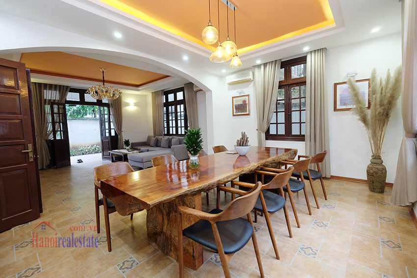 Charming 3 bedroom house with surrounding courtyard on Xuan Dieu 11