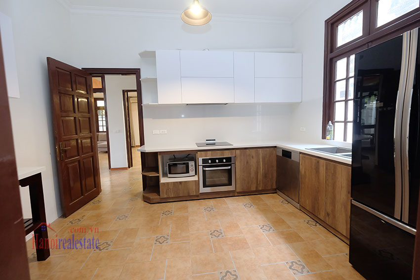 Charming 3 bedroom house with surrounding courtyard on Xuan Dieu 14