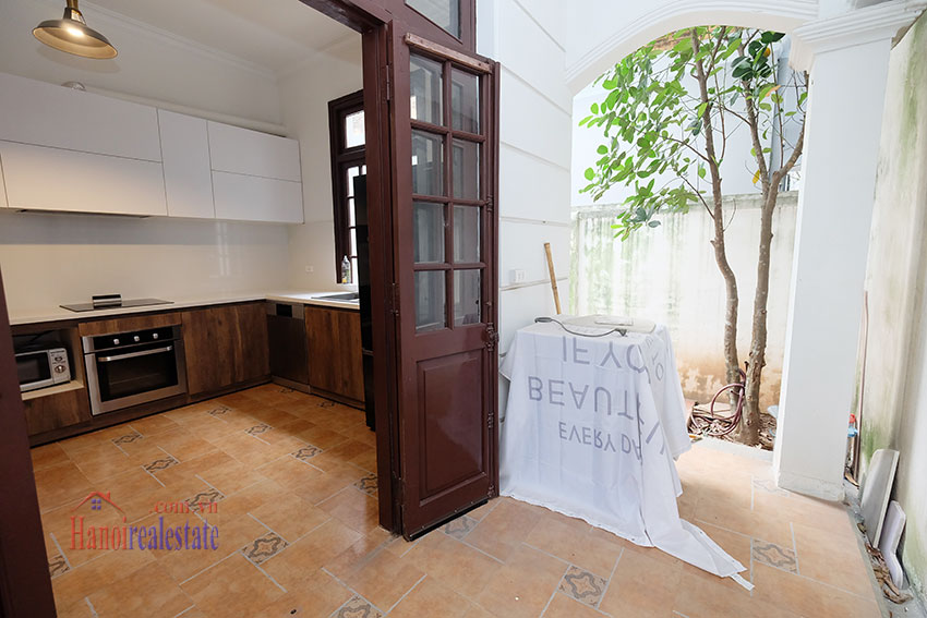 Charming 3 bedroom house with surrounding courtyard on Xuan Dieu 15