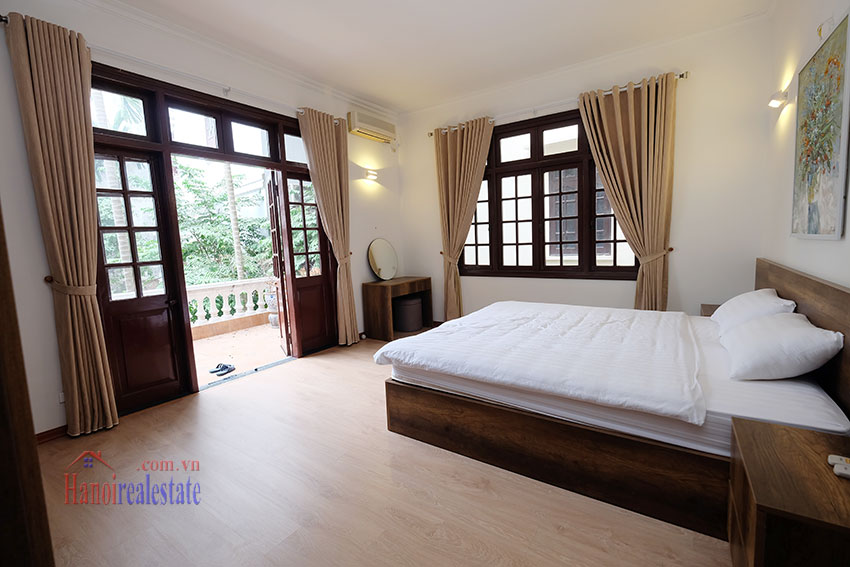 Charming 3 bedroom house with surrounding courtyard on Xuan Dieu 17