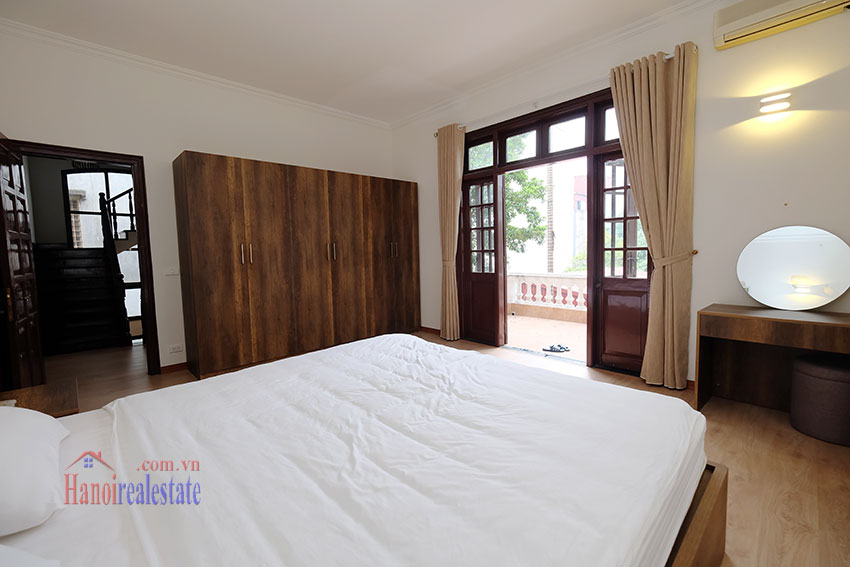Charming 3 bedroom house with surrounding courtyard on Xuan Dieu 18