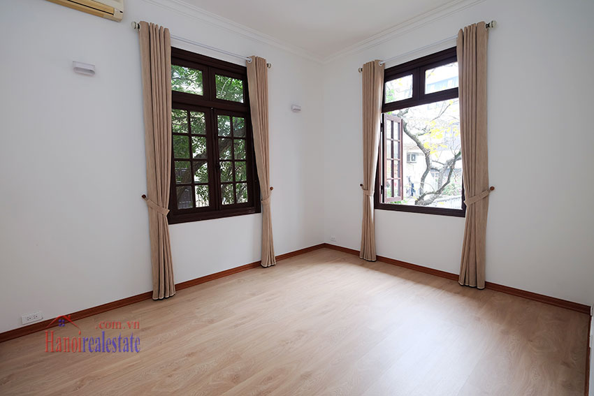 Charming 3 bedroom house with surrounding courtyard on Xuan Dieu 20