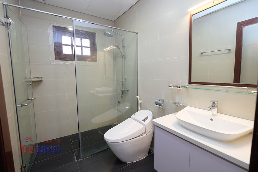 Charming 3 bedroom house with surrounding courtyard on Xuan Dieu 21