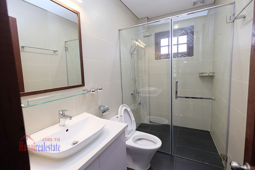 Charming 3 bedroom house with surrounding courtyard on Xuan Dieu 24