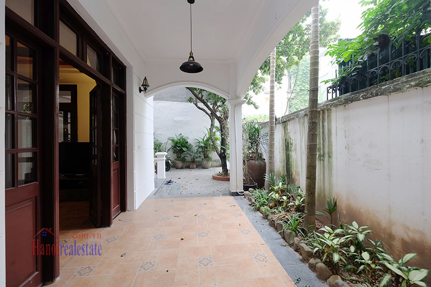 Charming 3 bedroom house with surrounding courtyard on Xuan Dieu 5