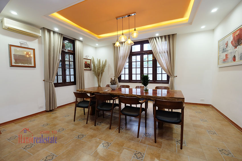 Charming 3 bedroom house with surrounding courtyard on Xuan Dieu 9