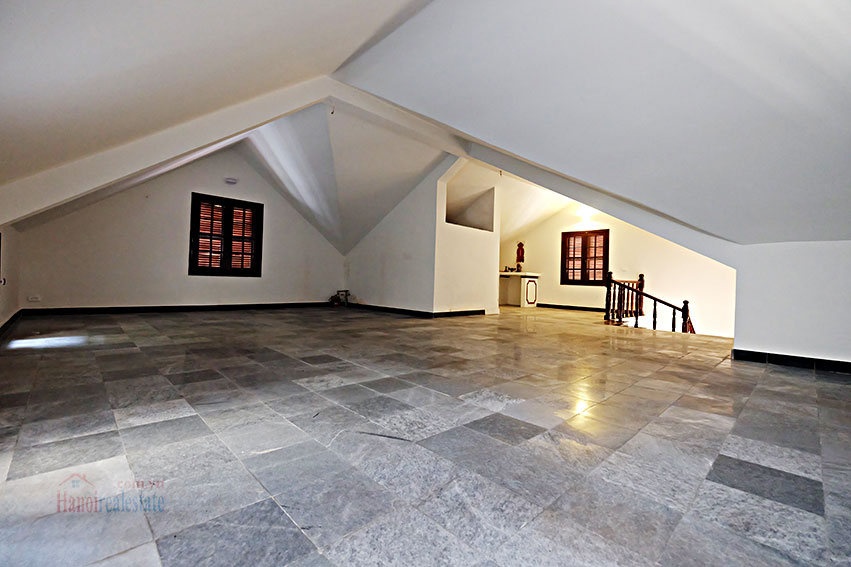 Charming 3-bedroom house with surrounding courtyard in Tay Ho 1
