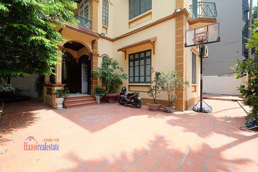 Charming 4 bedroom house with large courtyard on To Ngoc Van 1