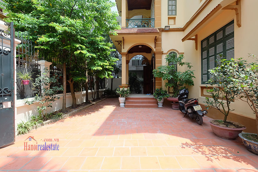 Charming 4 bedroom house with large courtyard on To Ngoc Van 2