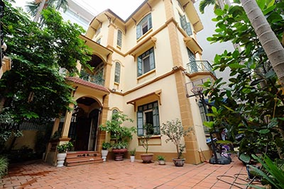 Charming 4 bedroom house with large courtyard on To Ngoc Van