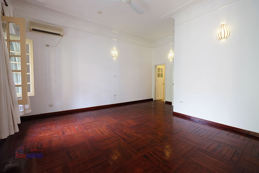 Charming 4 bedroom house with large courtyard on To Ngoc Van 8
