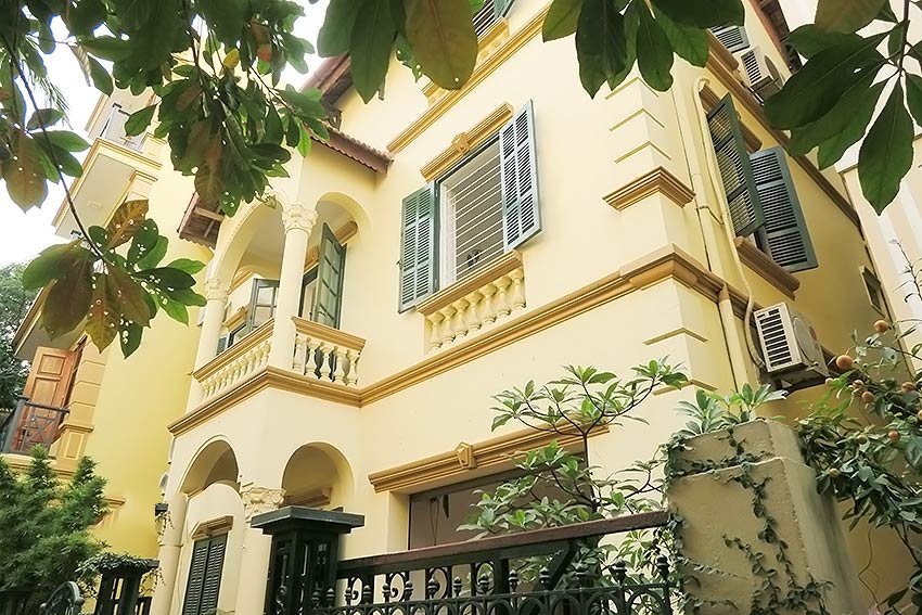 Charming 5 bedroom house with large courtyard in Tay Ho
