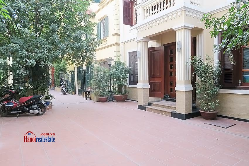 Charming 5 bedroom house with large courtyard in Tay Ho 1
