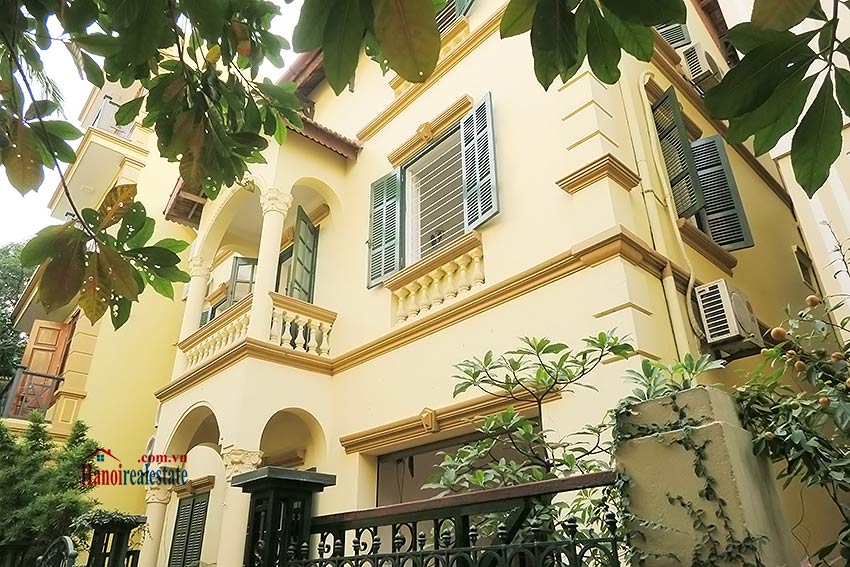 Charming 5 bedroom house with large courtyard in Tay Ho 4
