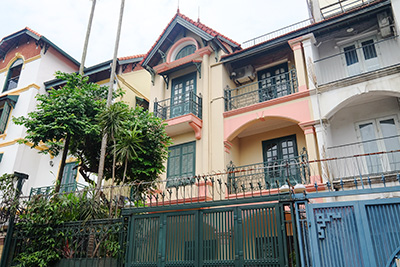 Charming house with front yard in Xom Chua, Car access
