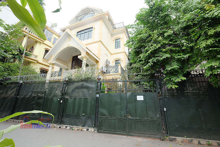 Charming house with garden and swimming pool in Xom Chua 1