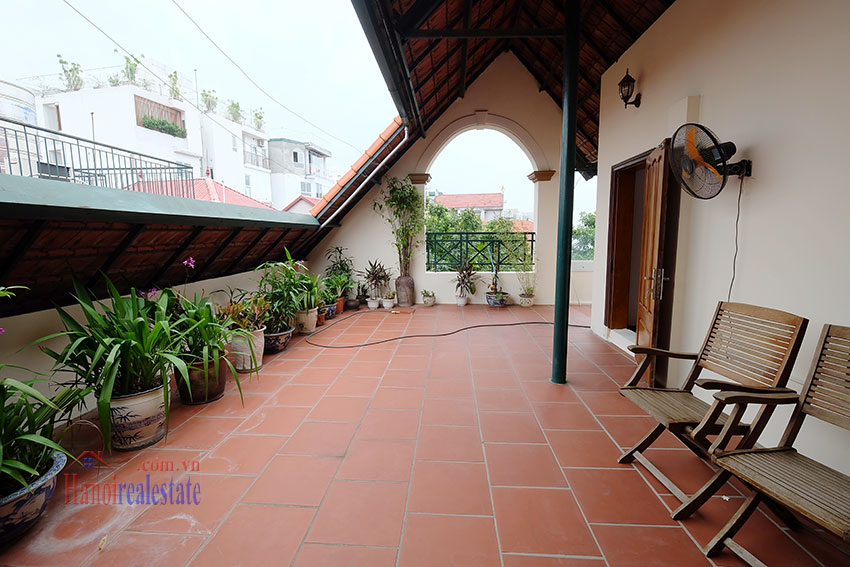Charming house with Indoor Pool and rooftop terrace in Xom Chua 35