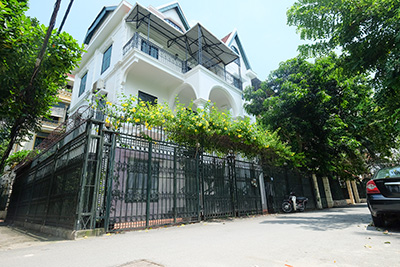 Charming house with surrounding yard for Rent in Tay Ho