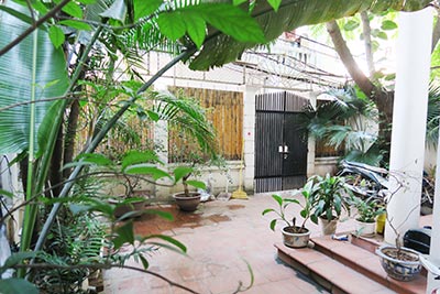Charming house with Yard for rent in Nghi Tam, Tay Ho Hanoi
