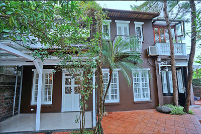 Charming Lakefront House with Garden in Tay Ho