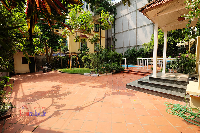 Charming Villa with large garden and outdoor Pool in Tay Ho 2