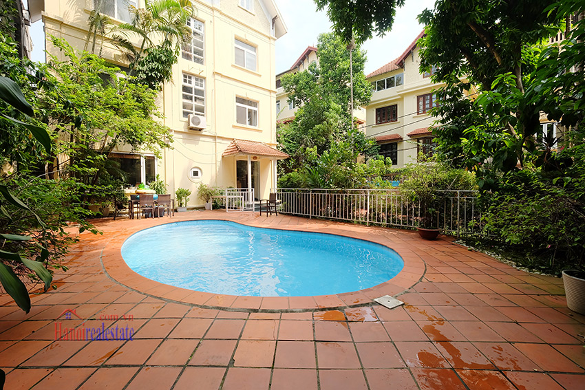 Charming Villa with large garden and outdoor Pool in Tay Ho 3
