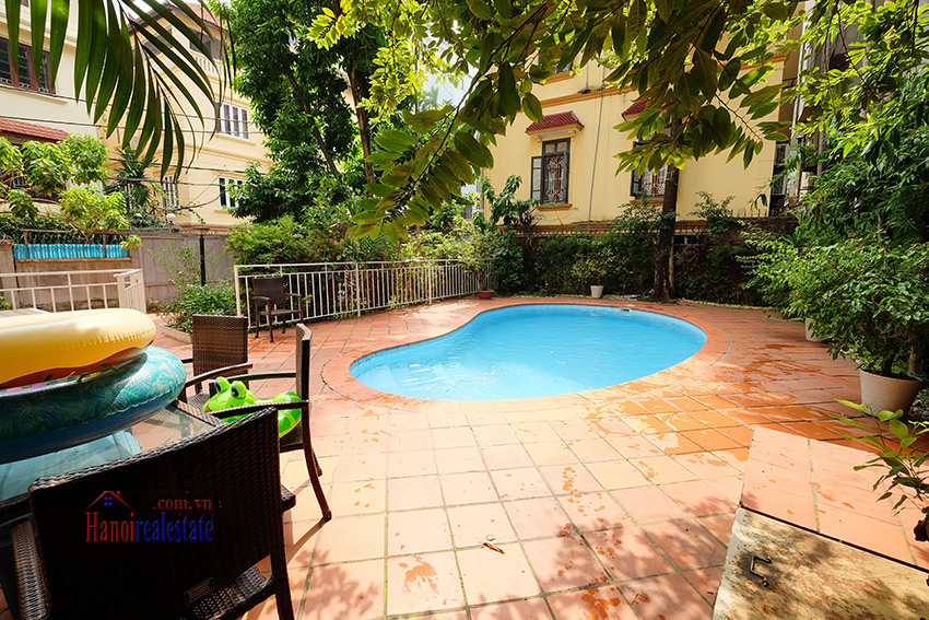 Charming Villa with large garden and outdoor Pool in Tay Ho 4